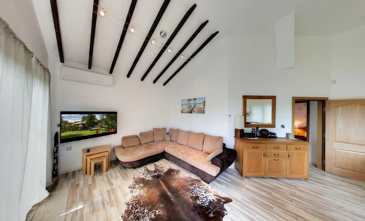 Cherry Tree Cottage Nisipurile de Aur 0*,  Bulgaria